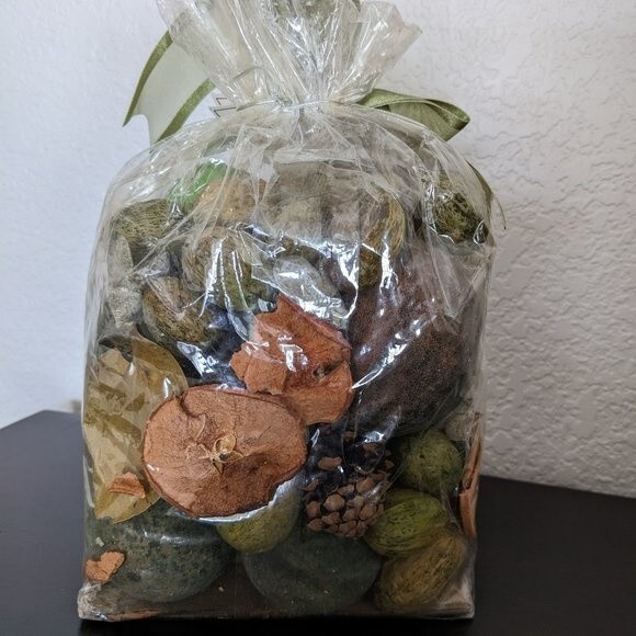 Yankee Candle Granny Smith Fragranced Dry Potpourri Bag, 10 oz. - Picture 2 of 8